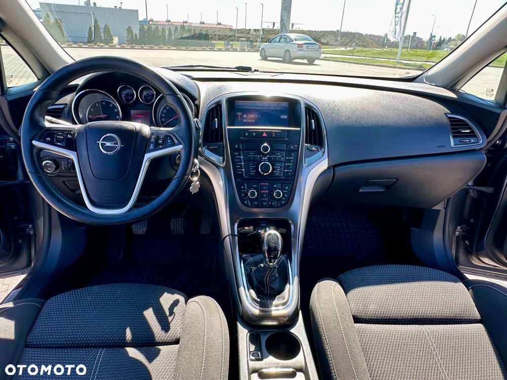 Opel Astra 1.6 Turbo Edition - 8