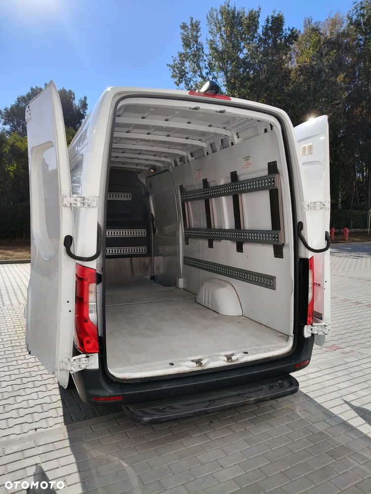 Mercedes-Benz Sprinter - 20