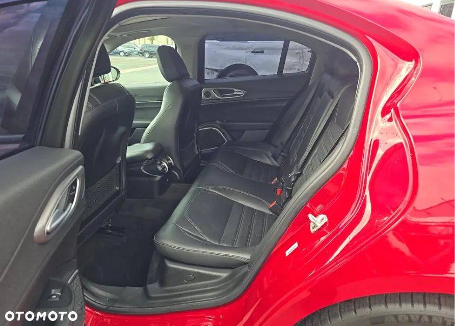 Alfa Romeo Giulia 2.0 Turbo TI Q4 - 10