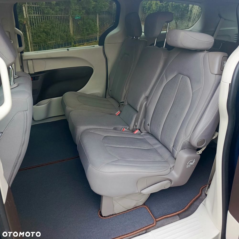 Chrysler Pacifica - 8