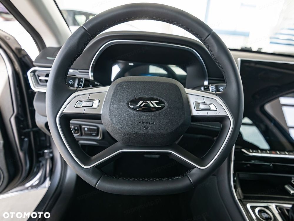 JAC J7 Plus CVT - 11