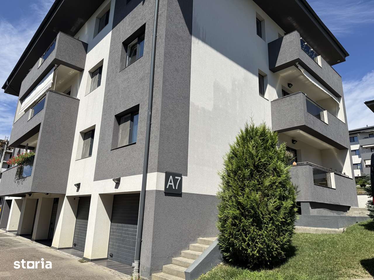 3 camere, 2 bai, boxa. Posibilitate garaj. Complex Colina Insorita — fotografia 1