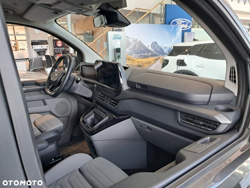 Ford Tourneo Custom - 8