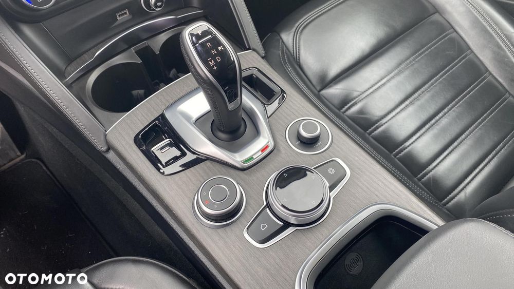 Alfa Romeo Stelvio 2.0 Turbo TI Q4 - 19