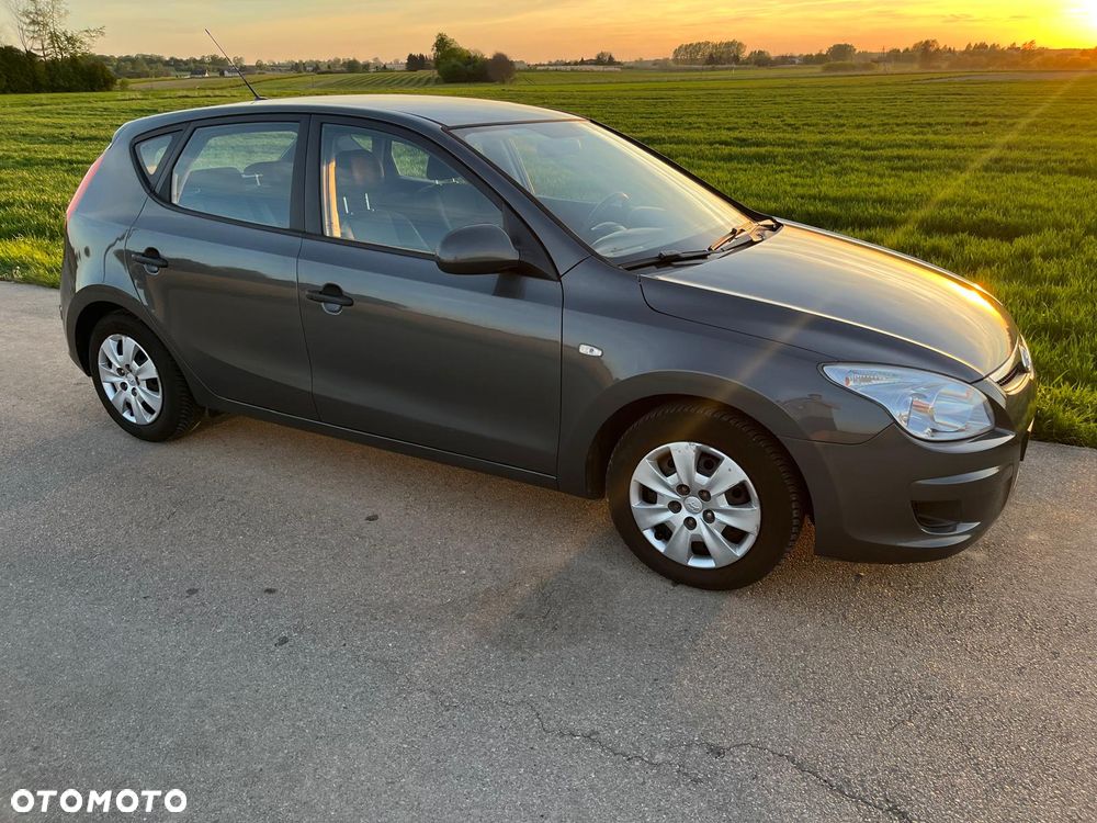 Hyundai i30 1.4 Base + - 28