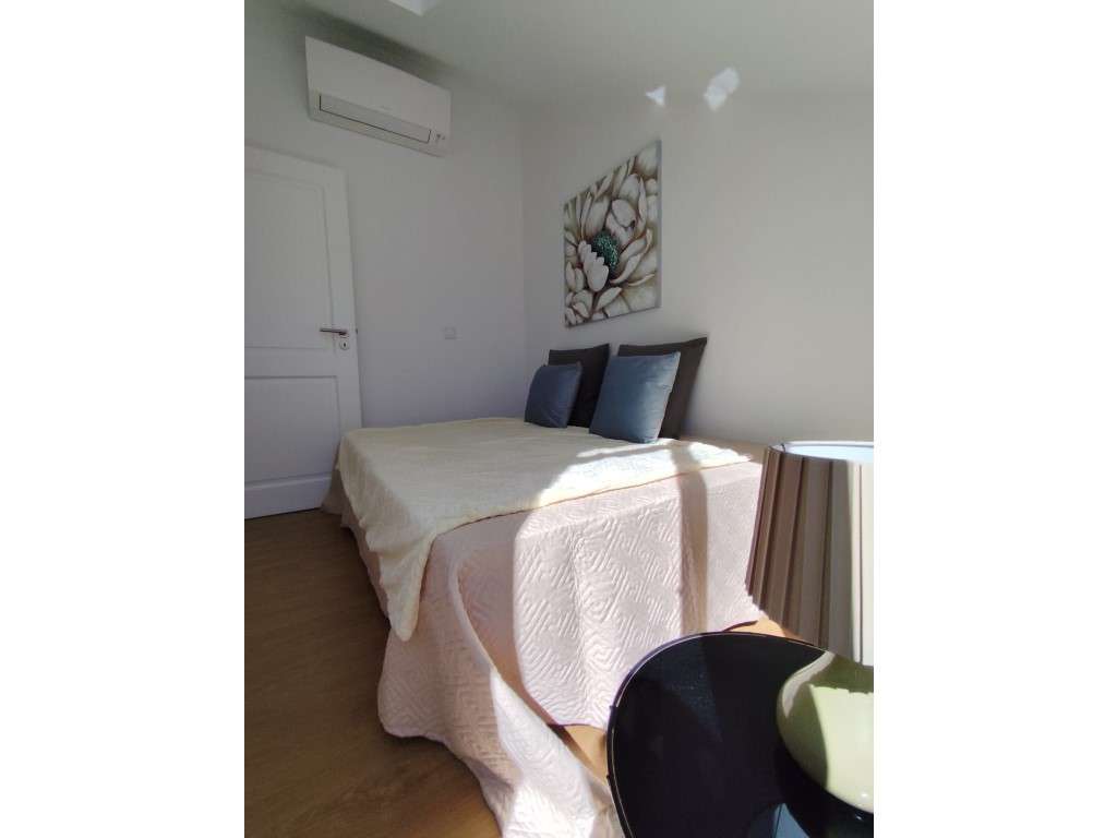 Apartamento T2 Totalmente Remodelado com Vista de Rio em São Vicente - Grande imagem: 4/22