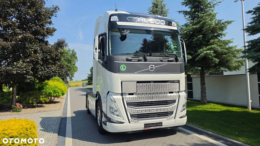Volvo ///FH///500///2023///JEDYNE  311 TYŚ KM///1 TURBINA///KLIMATYZACJA POSTOJOWA///ZABUDOWY MIĘDZYOSIOWE/// VIRTUAL COCPIT///TABLET///KAMERA///STAN  BARDZO DOBRY - 3