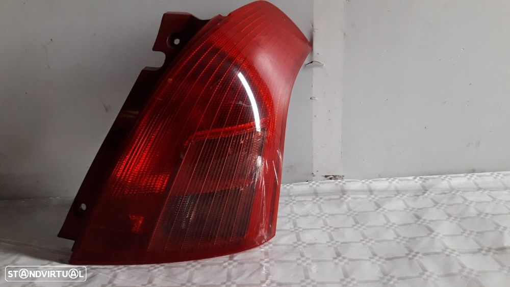 FAROLIM TRASEIRO DIREITO SUZUKI SWIFT III 2005 -P4476R - 1