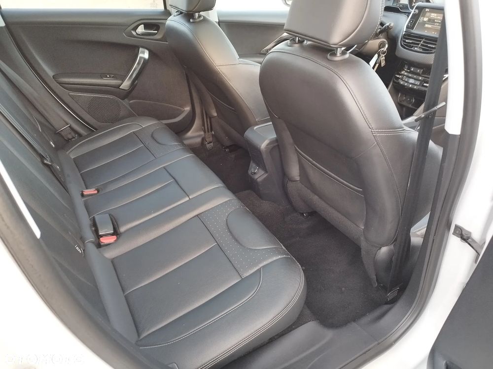 Peugeot 2008 1.6 BlueHDi Allure - 12