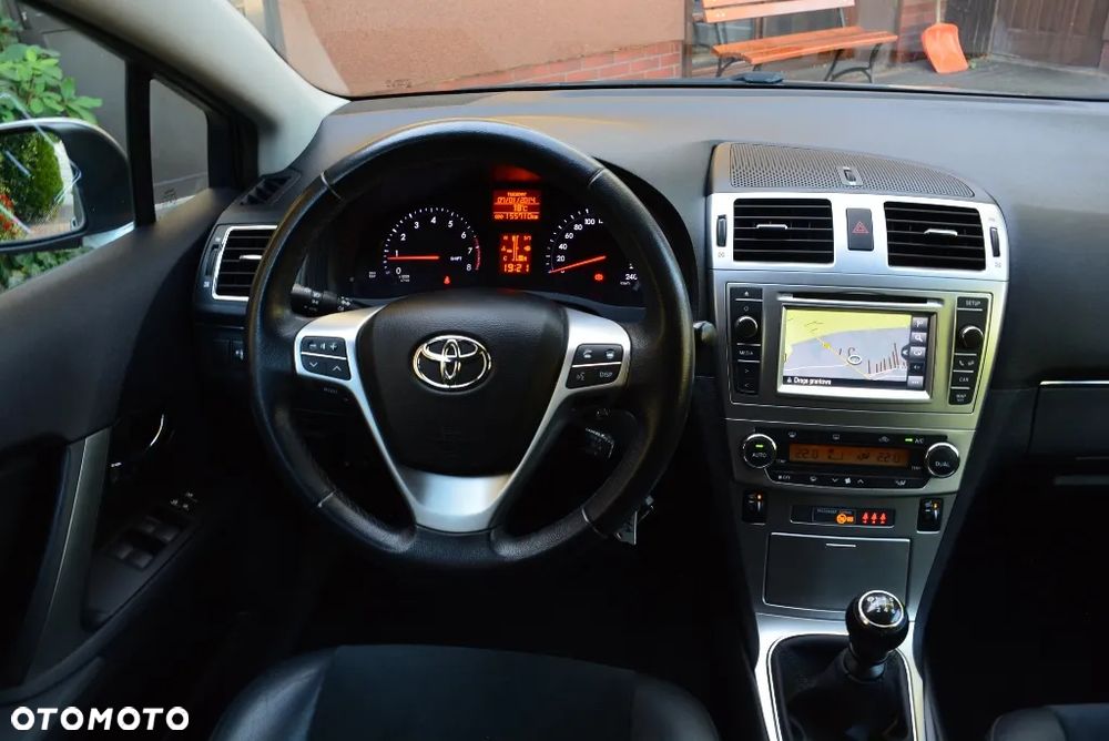 Toyota Avensis 1.8 Premium EU5 - 23