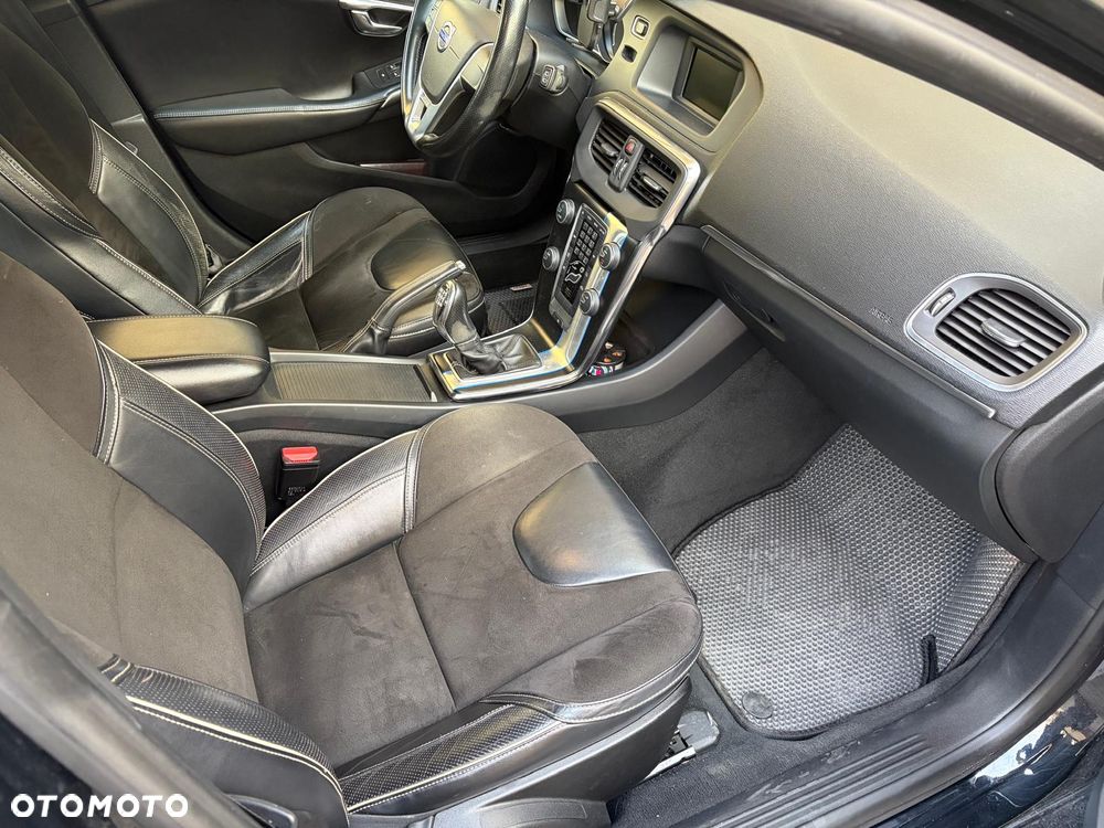 Volvo V40 ver-d2-r--design-kinetic - 14