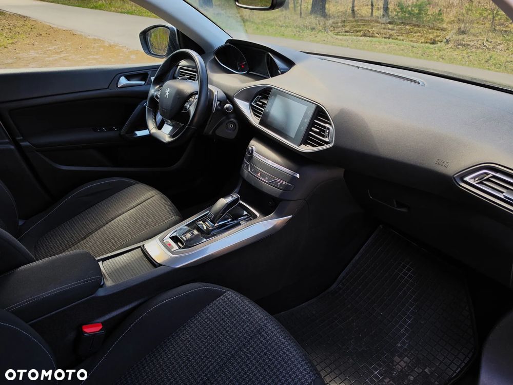 Peugeot 308 BlueHDi 130 EAT8 Stop & Start Allure Business-Paket - 17