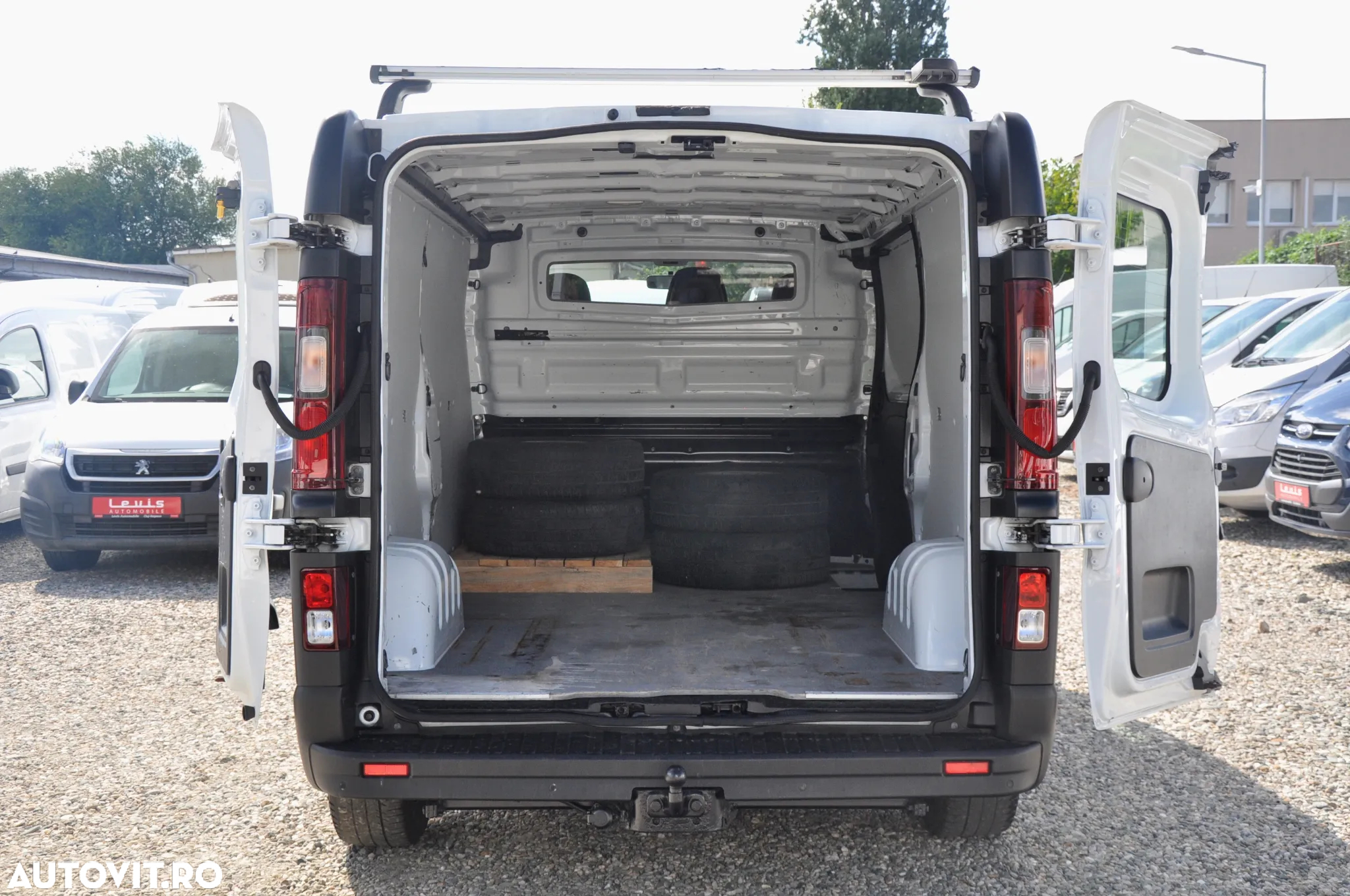 Opel Vivaro L2H1 Van - 7