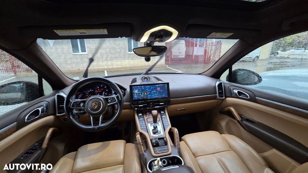 Porsche Cayenne 3.0 L - 2