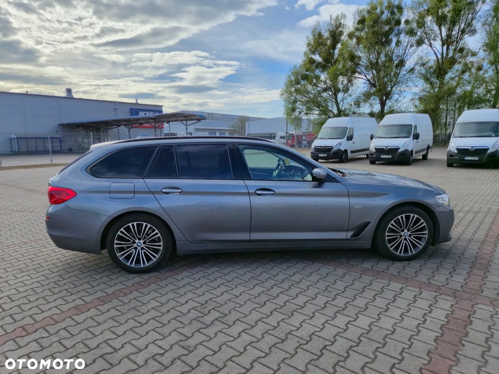 BMW Seria 5 520d Sport Line - 30