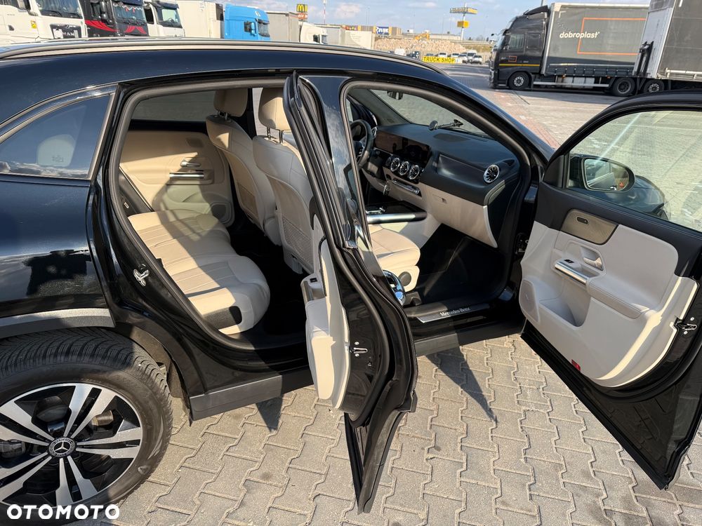 Mercedes-Benz GLA 220 d 4-Matic AMG Line - 12