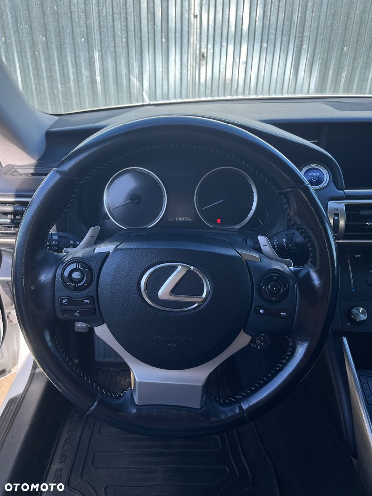 Lexus IS 300h Elite - 10