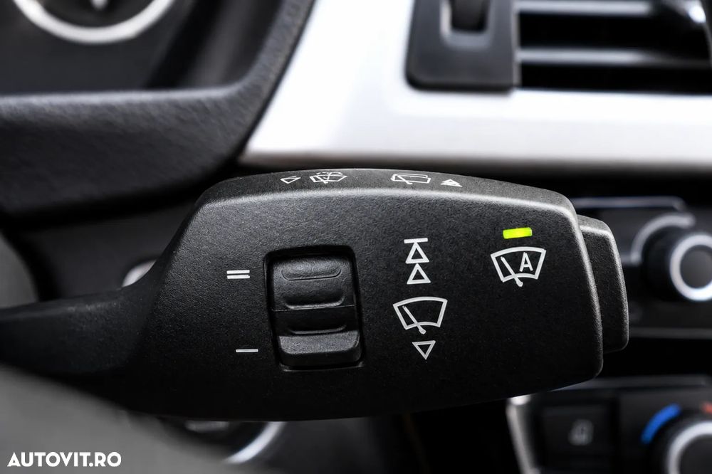 BMW Seria 3 318d Aut. - 38
