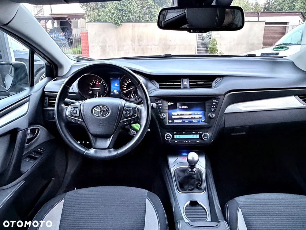 Toyota Avensis 1.8 Premium - 24