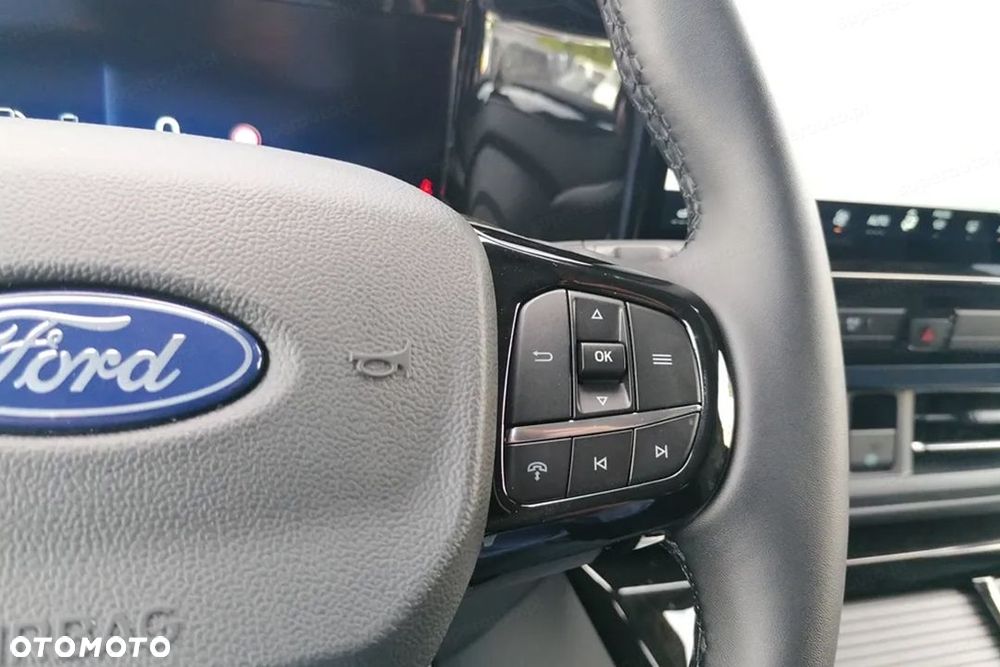 Ford Tourneo Custom - 12