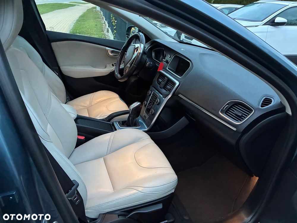 Volvo V40 D2 - 11