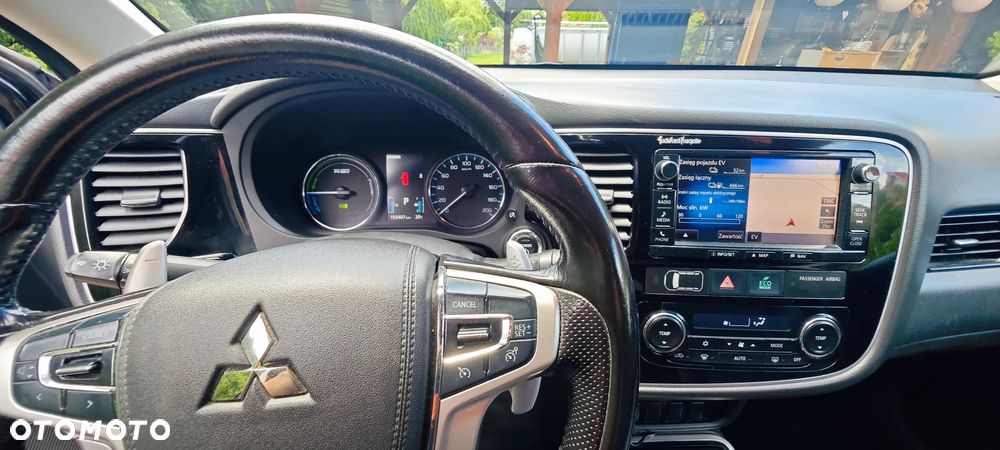 Mitsubishi Outlander Instyle NAVI + - 3