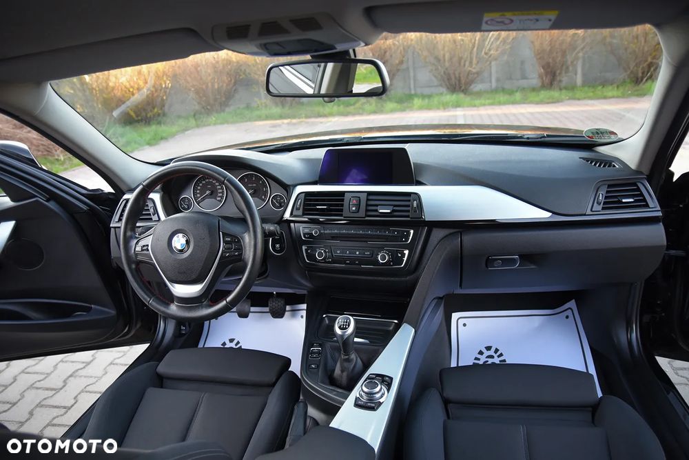 BMW Seria 3 318d Sport Line - 31