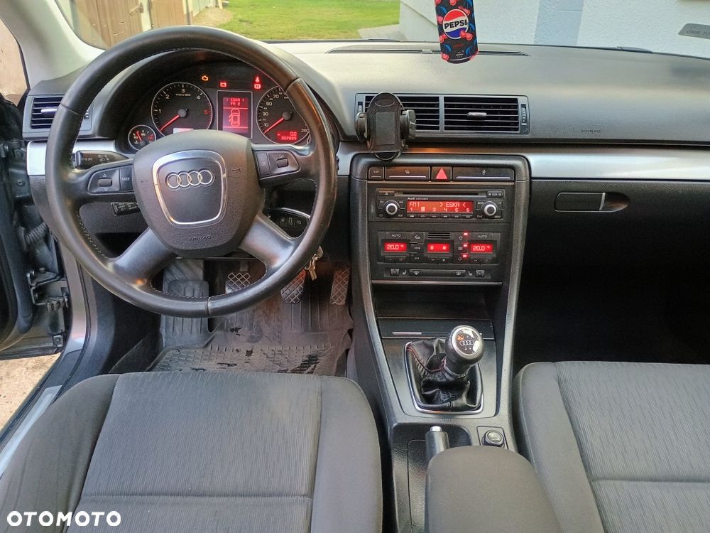 Audi A4 Limousine - 4