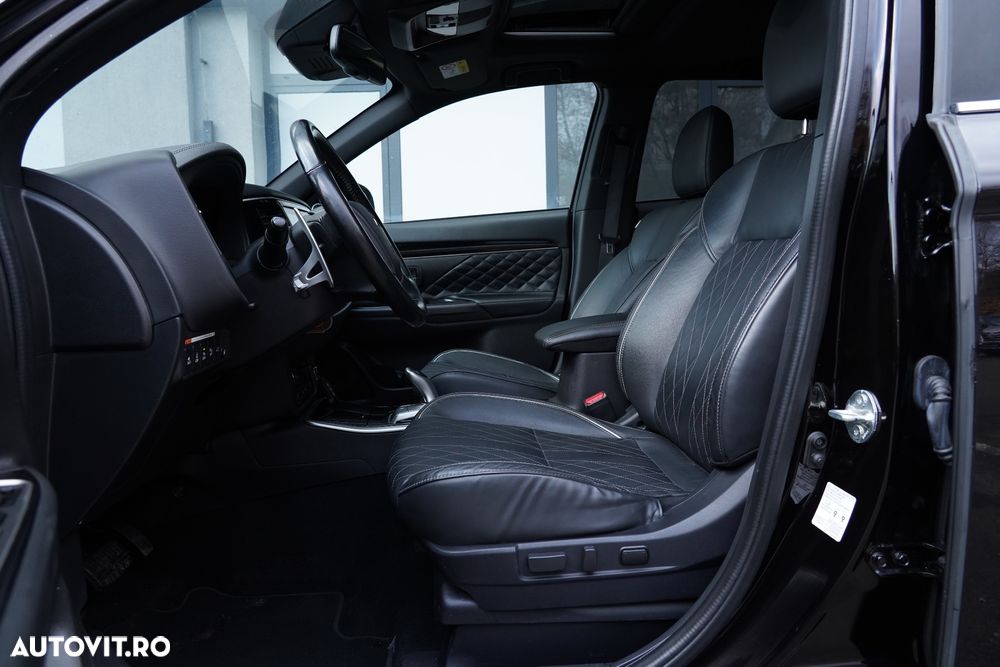 Mitsubishi Outlander ver-2-4-4wd-plug--in-hybrid-top - 16