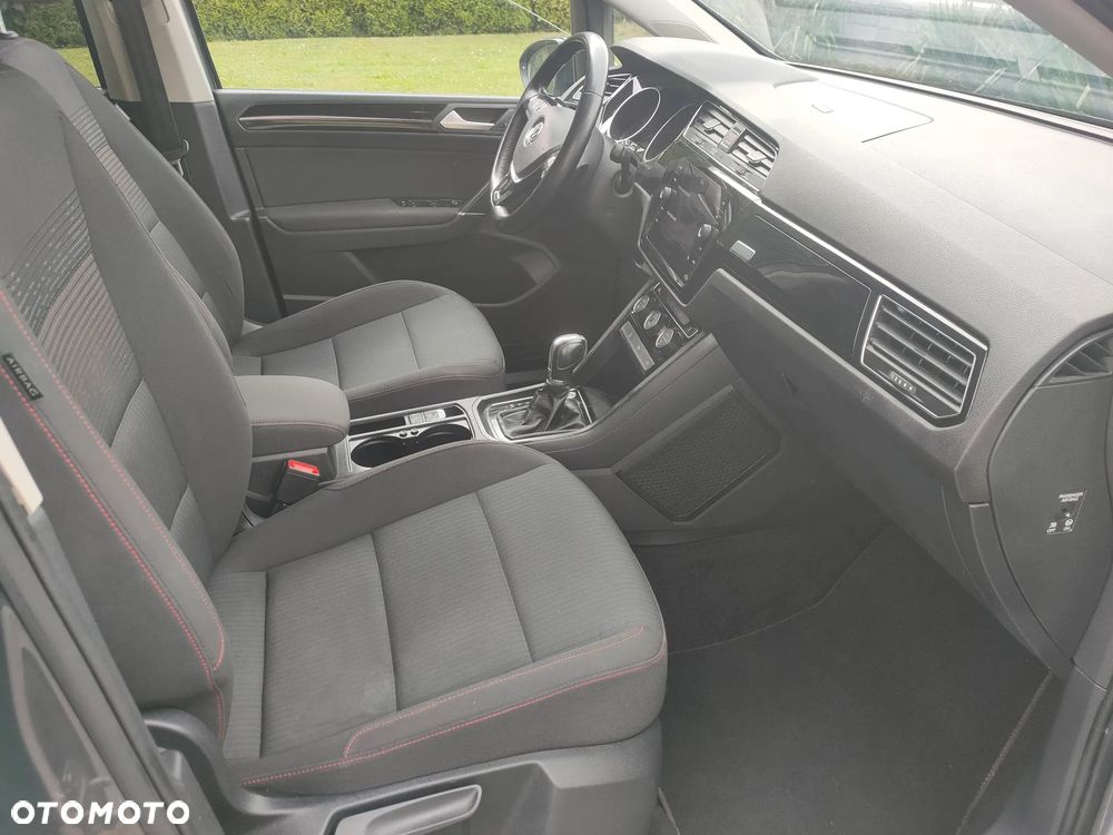 Volkswagen Touran - 14