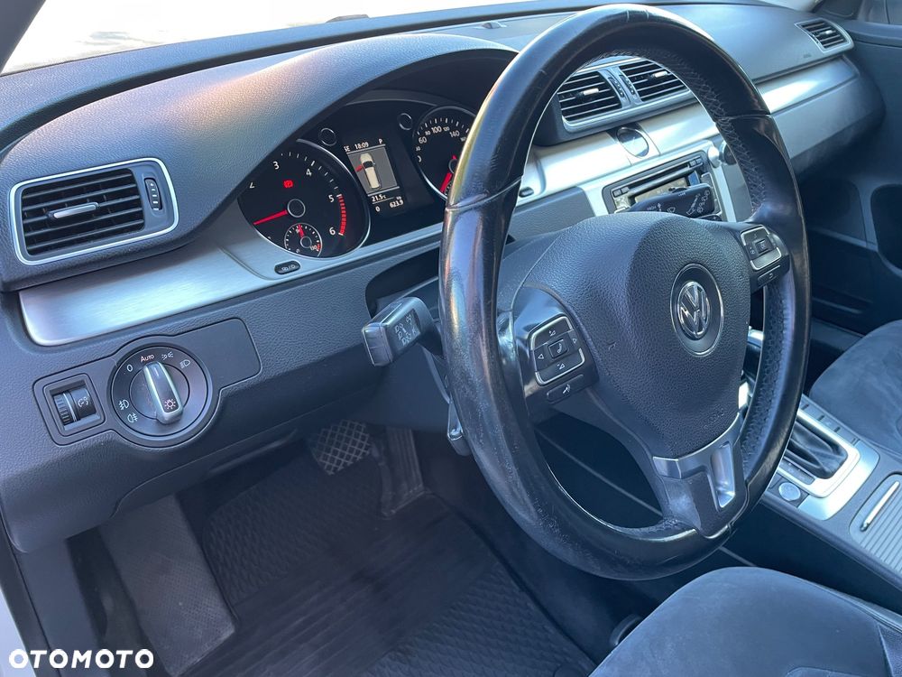 Volkswagen Passat 2.0 TDI Highline DSG - 16