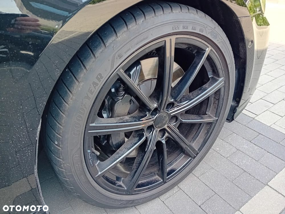 Audi S8 - 32