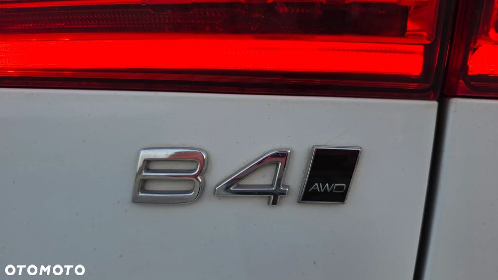 Volvo XC 60 B4 D AWD Momentum - 8