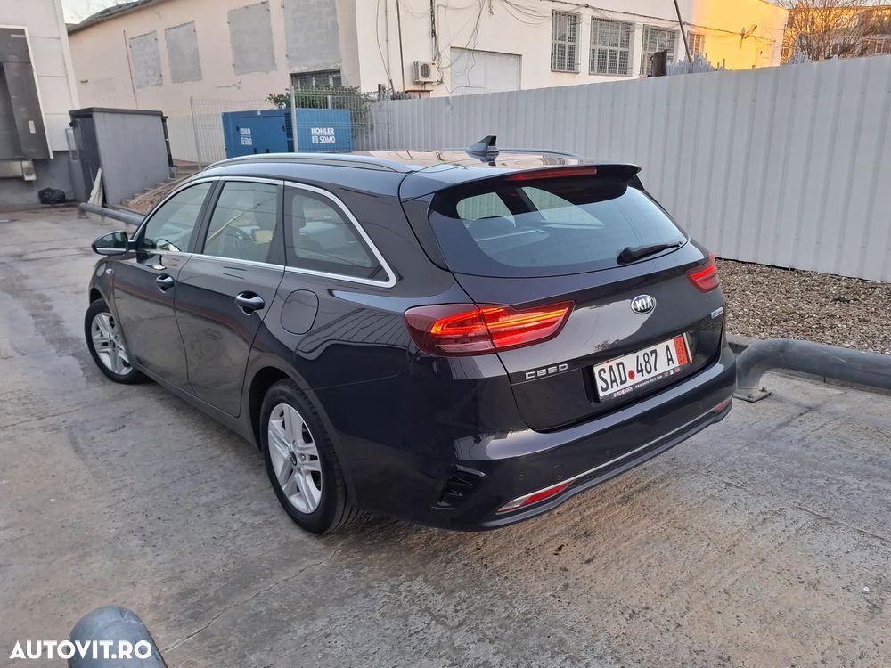 Kia Ceed SW 1.6 CRDi Eco-Dynamics+(48V Mild-Hybr.) DCT7 Platinum Edition - 4