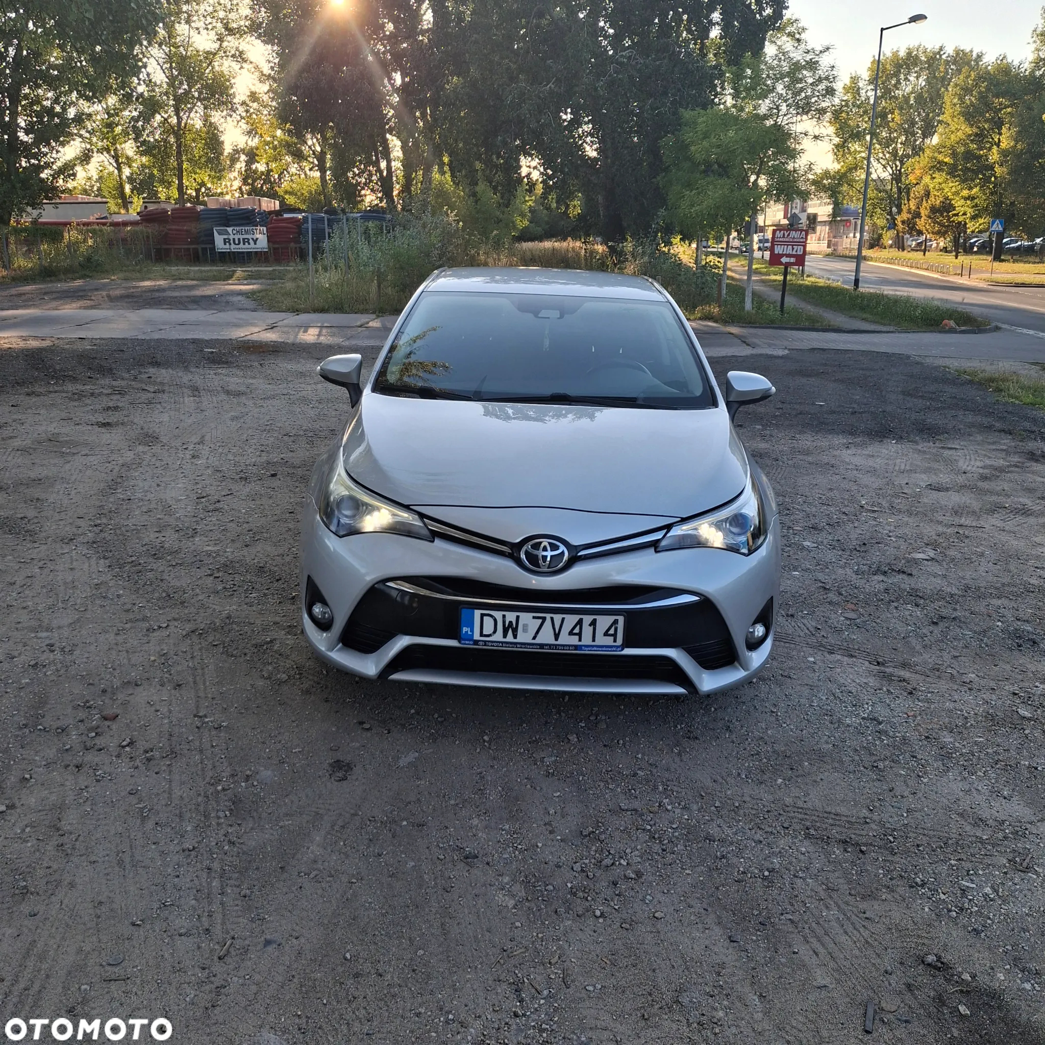 Toyota Avensis 1.8 Premium - 9