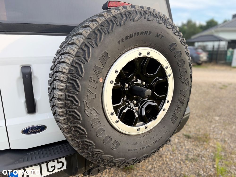 Ford Bronco - 16