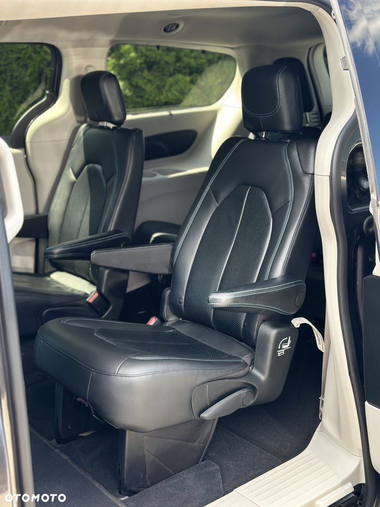 Chrysler Pacifica - 21