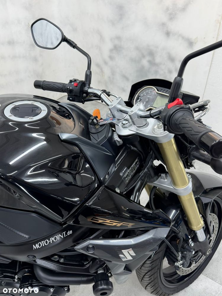 Suzuki GSR - 22