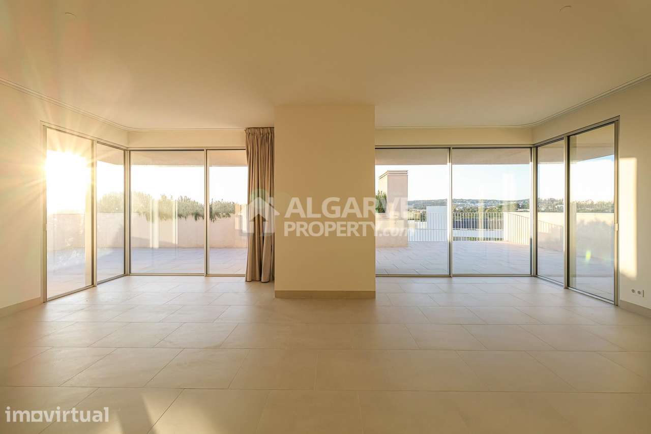 Apartamento T3 Top Floor a estrear orientado a Sul, com vista Golfe em - Grande imagem: 2/31