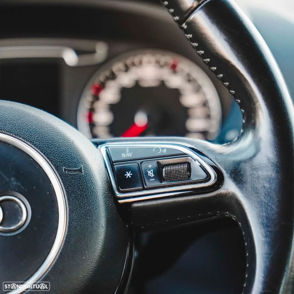 Audi Q3 2.0 TDI Business Line S-line - 25