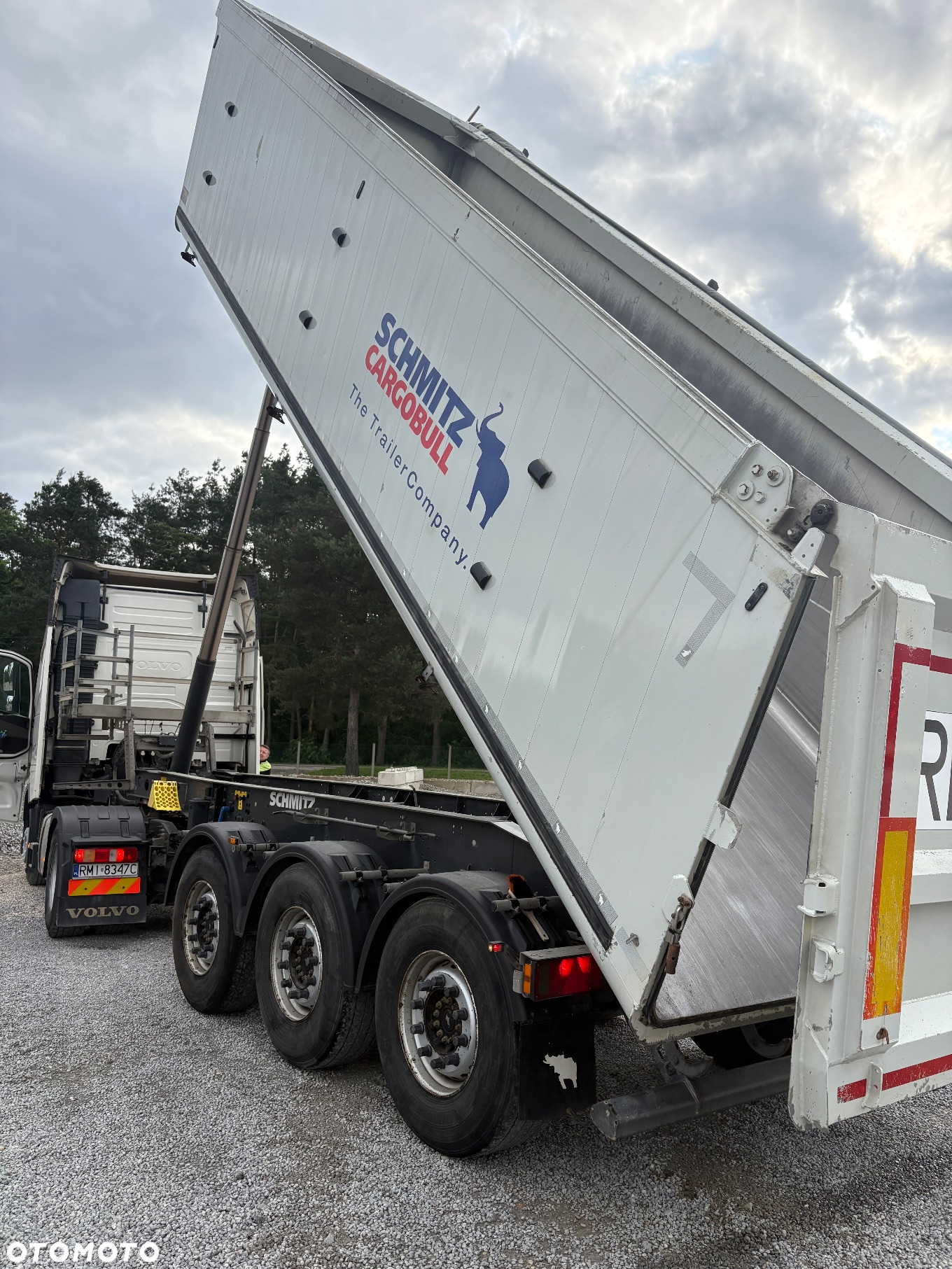 Schmitz Cargobull Schmitz Cargobull Gotha- 28m3/ oś podnoszona/2019 Rok - 8