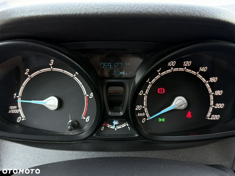 Ford Transit Courier - 22