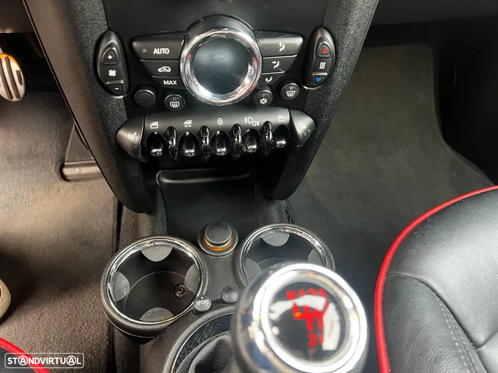 MINI Cabrio John Cooper Works - 28