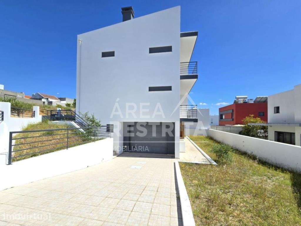 Moradia Isol. T5, c/Cave e Garagem, Qta. Alembrança -Almada - Grande imagem: 5/44