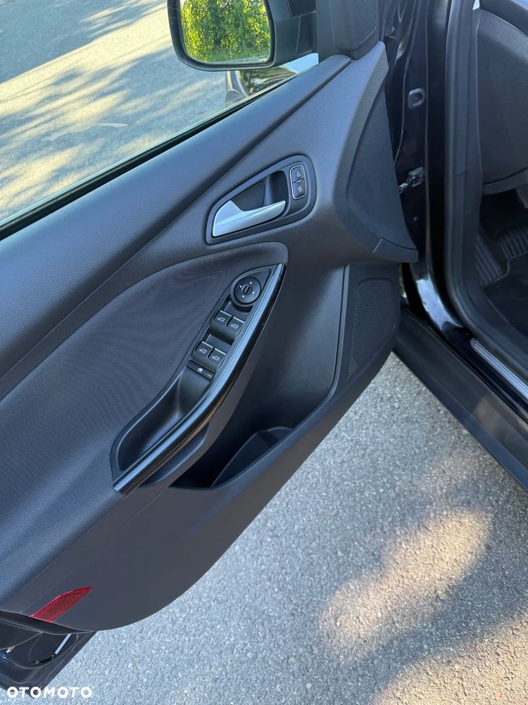 Ford Focus 1.0 EcoBoost Titanium - 10