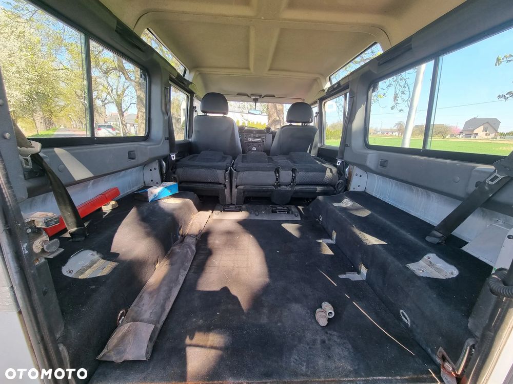 Land Rover Defender 2.4 TD4 SE - 19