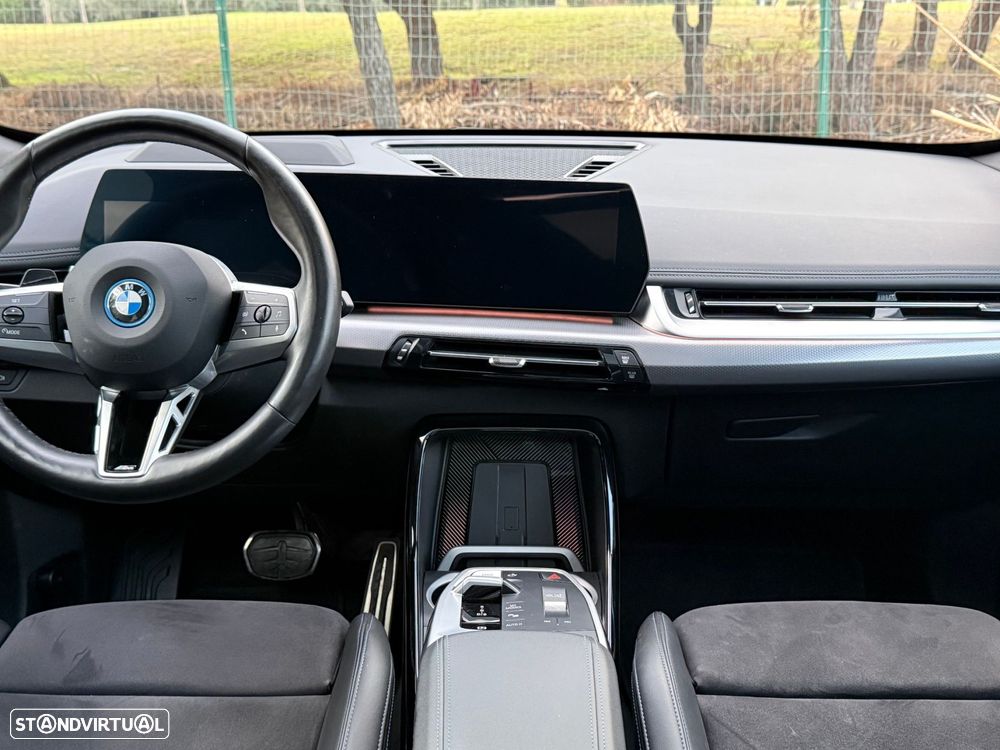 BMW iX1 eDrive20 Pack Desportivo M - 40