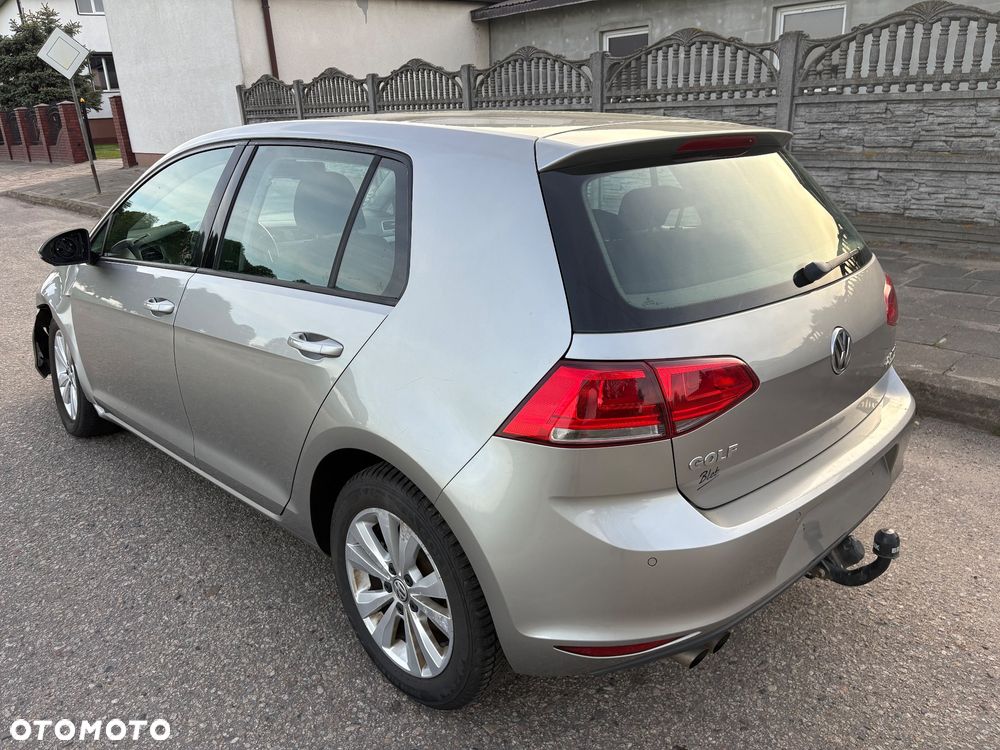 Volkswagen Golf - 6