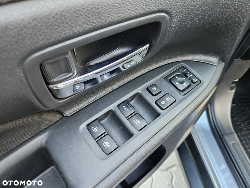 Mitsubishi Outlander 2.0 Intense Comfort 4WD CVT - 28