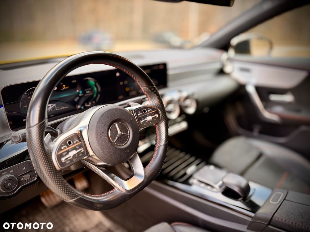 Mercedes-Benz CLA 200 AMG Line 7G-DCT - 11